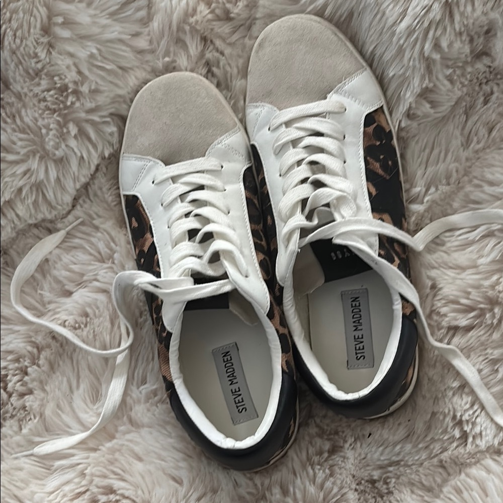 Steve Madden Cream and Black with Leopard Print and Star Athletic Shoes